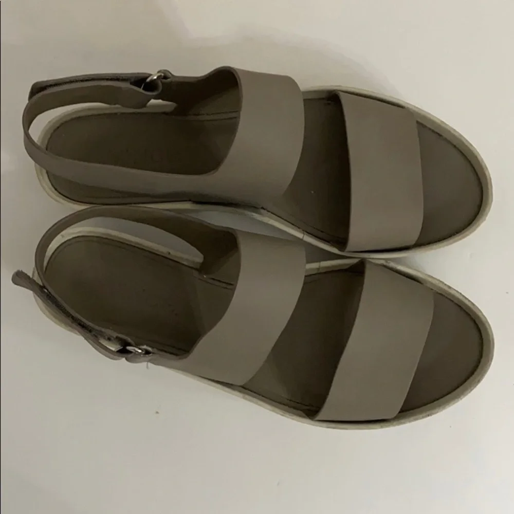 Authentic Vince grey leather designer sandals Sz 7